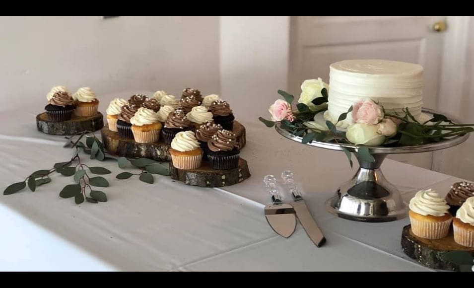 cake and cupcakes from wedding event the cake bar2 flipped black bg